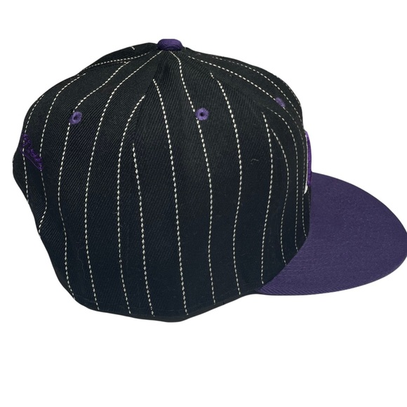 Mitchell & Ness LA Lakers Patches Hardwood Classics Pinstripe Snapback Hat - Picture 5 of 10